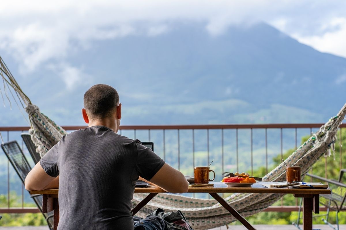 10 Benefits of Being a Digital Nomad in 2022